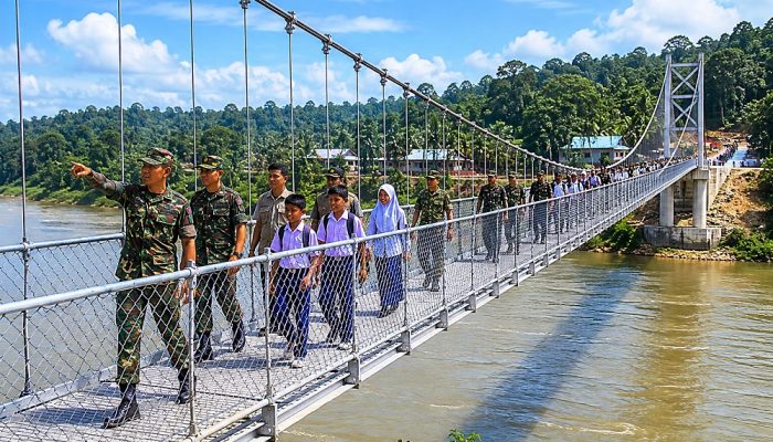TNI AD Resmi Operasikan Jembatang Gantung Terpanjang